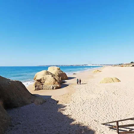 Albufeira Delight With Pool By Homing Guia (Faro)